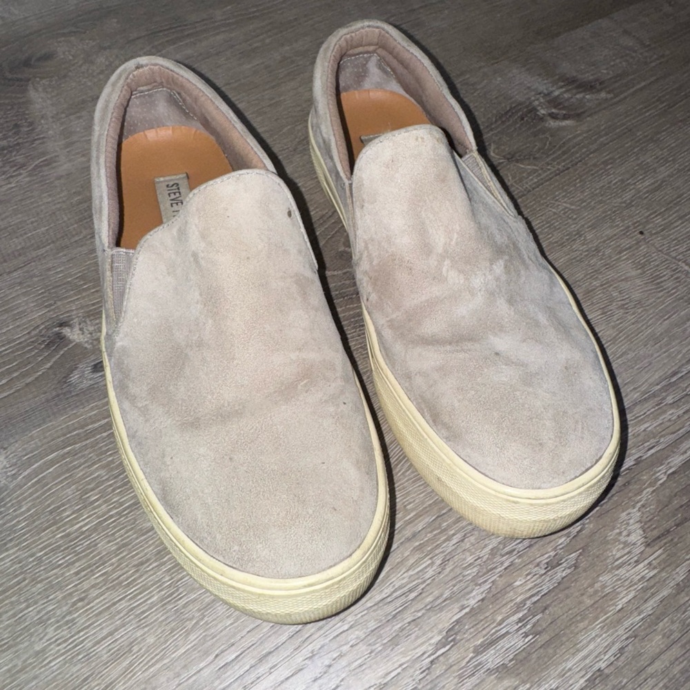 Steve Madden Women’s GreySuede Slip-On
